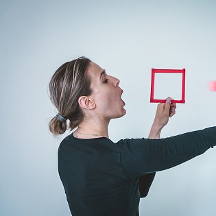 17. 9. 17:00 Michaela Stará: Od vedle